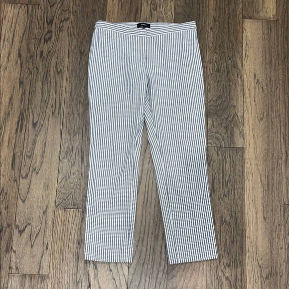 Theory Black and White Striped Cropped Pants - Picture 1 of 3